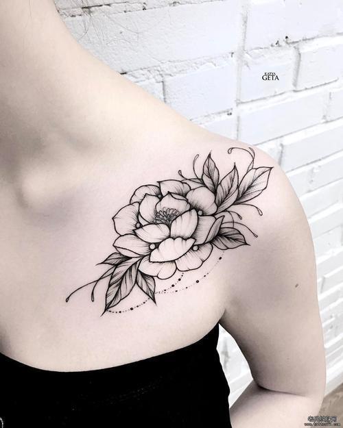 纹身图案女锁骨字母  花朵