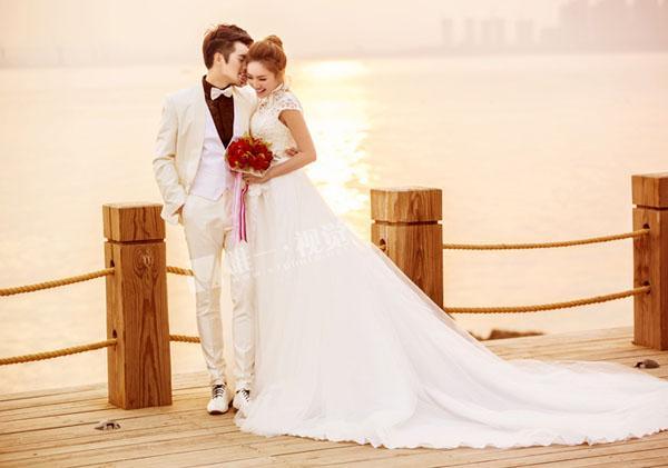 夕阳与海的唯美浪漫主题婚纱照图片欣赏(3)
