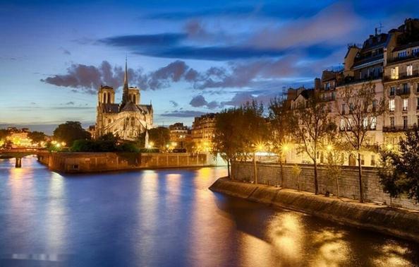 法国巴黎城市街道唯美夜景图片