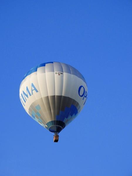飘荡在高空中的热气球图片(7)