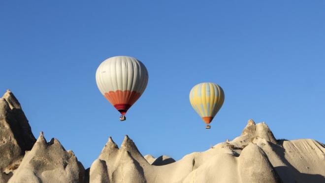 飞在空中的漂亮热气球图片(4)