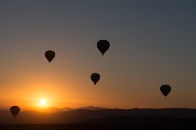 飞在空中的漂亮热气球图片(7)