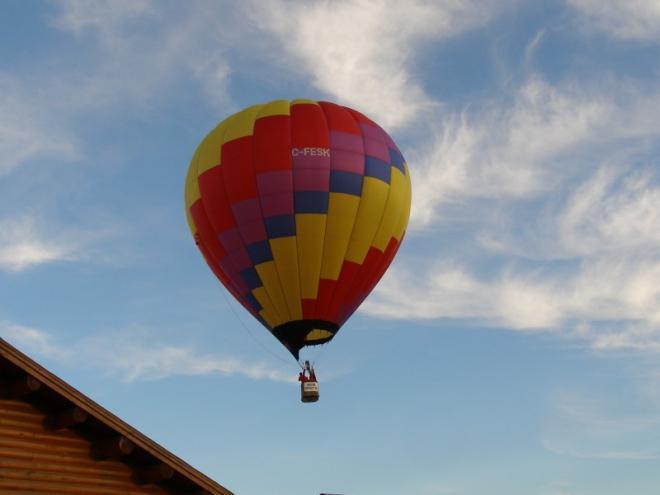 空中美丽的五颜六色热气球图片(8)