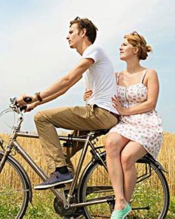 情侣骑自行车唯美图片(2)