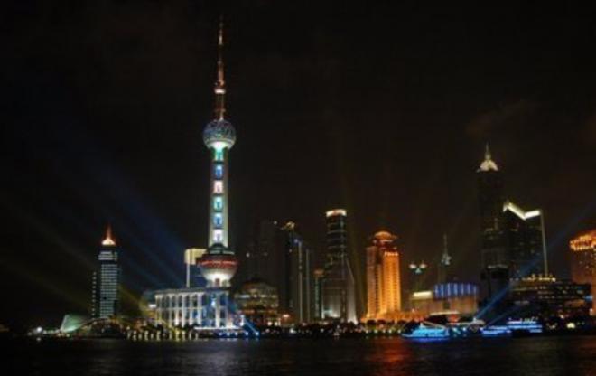 上海东方明珠夜景图片，每个人能付出的爱都是有限的