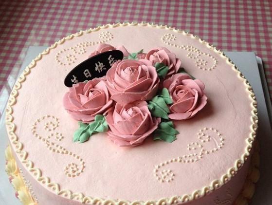 蛋糕图片玫瑰花，我们总会在最深的绝望里，看到最美丽的风景