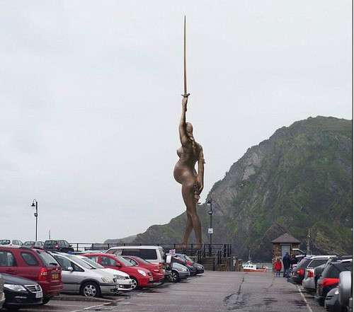 英国小镇裸体孕妇雕像被指“淫秽、令人恶心”