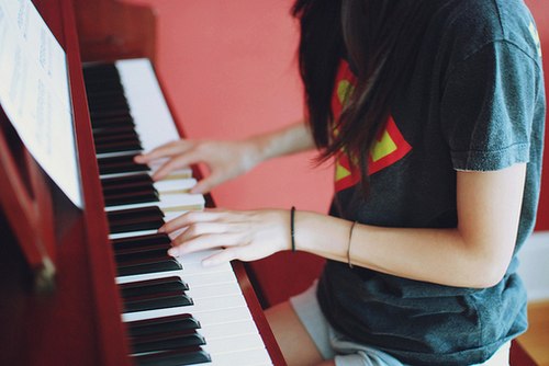 我们都以为自己长大了 唯美意境钢琴小清新图片(5)