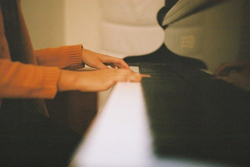 我们都以为自己长大了 唯美意境钢琴小清新图片(7)