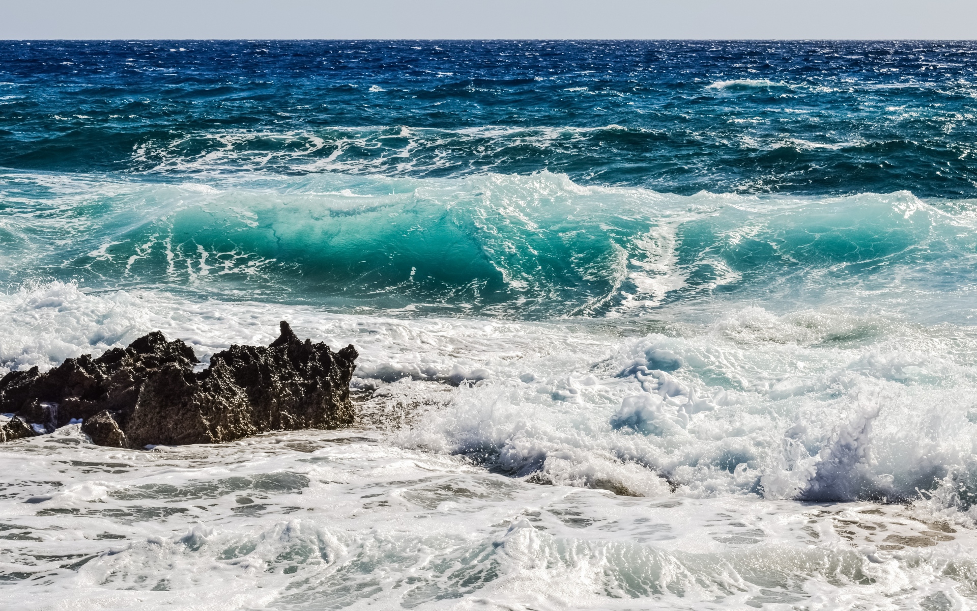 随浪涌动的蓝色大海 简约大气海洋图片(5)