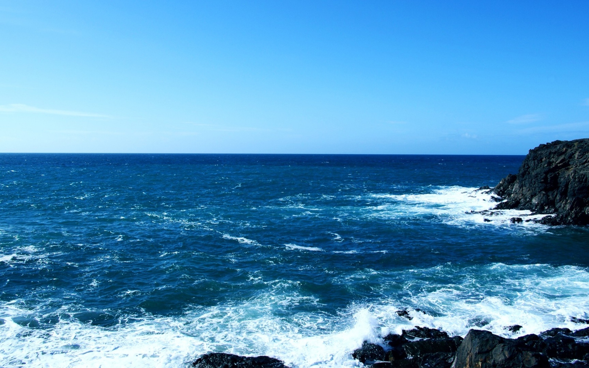随浪涌动的蓝色大海 简约大气海洋图片(6)