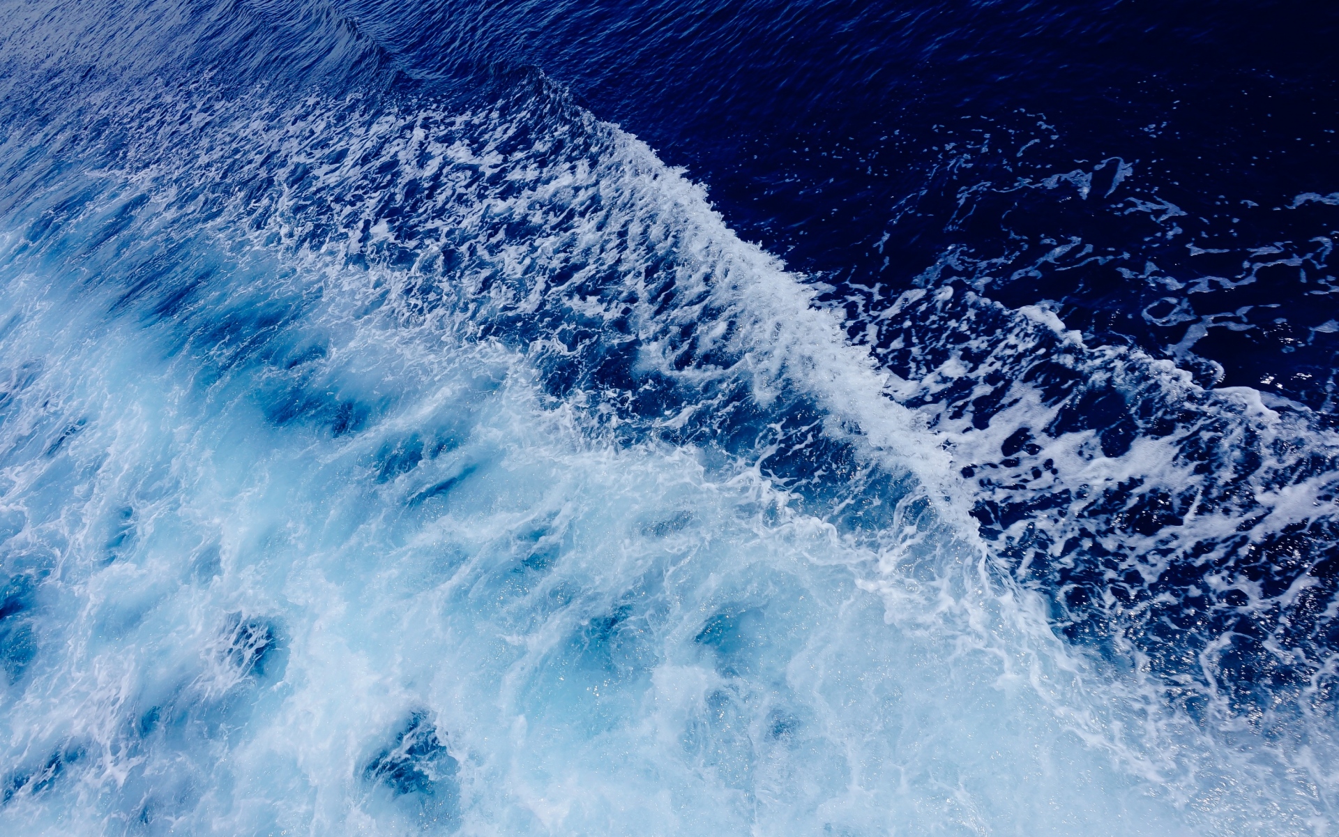 随浪涌动的蓝色大海 简约大气海洋图片(7)