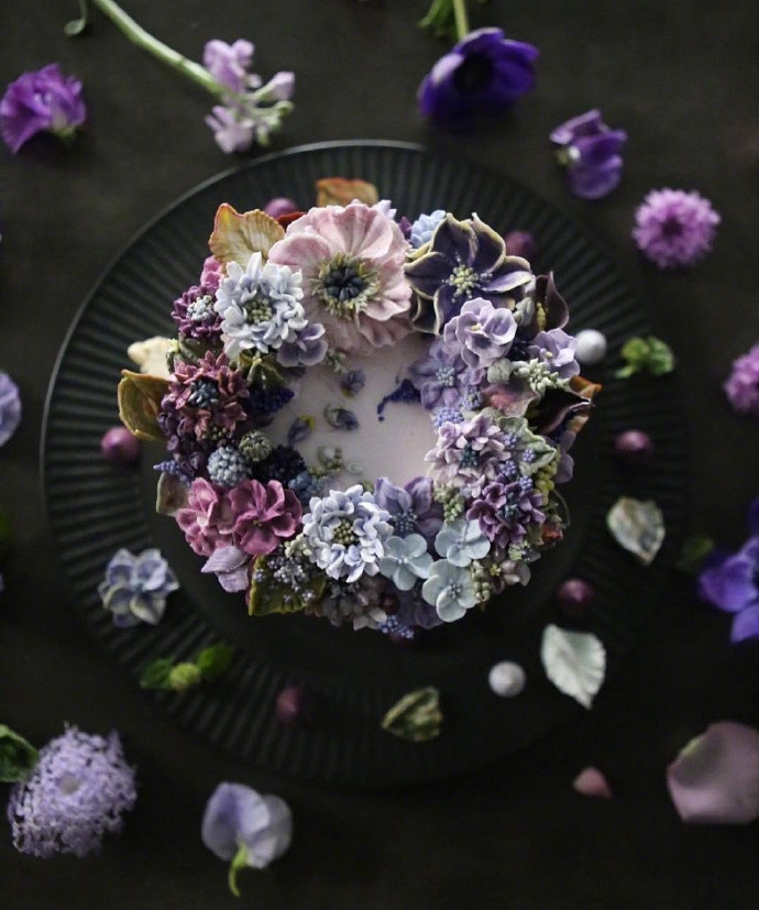 盛开在蛋糕上的花朵 创意花艺蛋糕图片