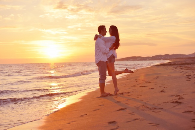 情侣图片素材 海滩图片欧美情侣图片(5)