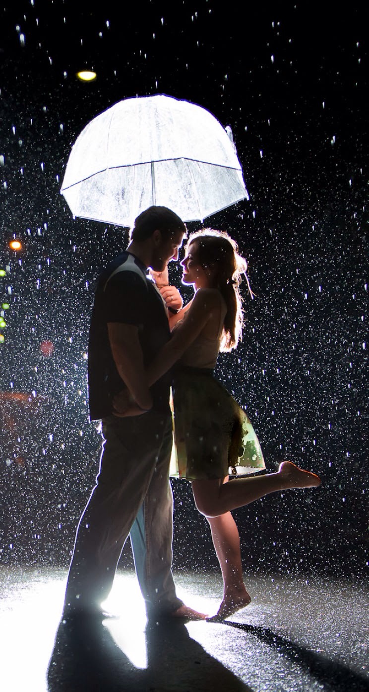 下雨打伞的图片唯美 雨中浪漫图片(3)