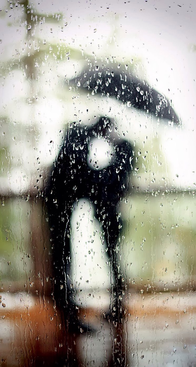 下雨打伞的图片唯美 雨中浪漫图片(4)