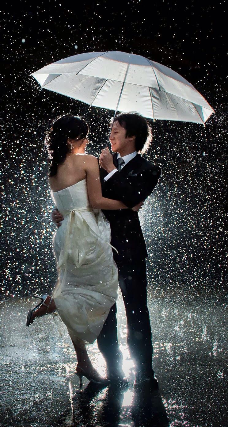 下雨打伞的图片唯美 雨中浪漫图片(6)