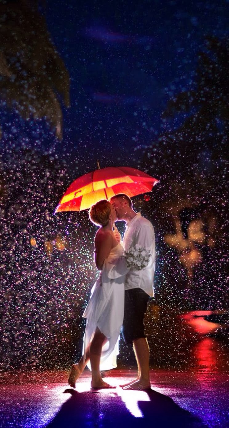 下雨打伞的图片唯美 雨中浪漫图片(8)