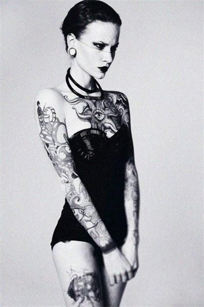 欧美短发美女个性纹身图集