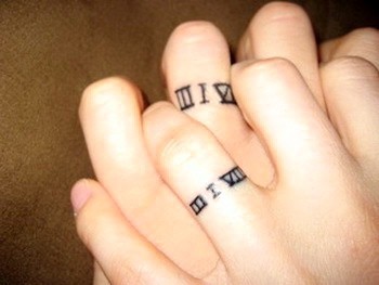 手指上的情侣纹身戒指小图案大全