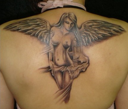 女生背部天使翅膀纹身图片