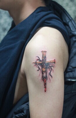 帅气十字架纹身图片 男士手臂帅气的十字架纹身高清图片欣赏
