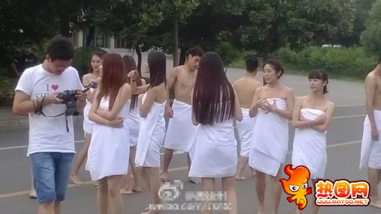 爆笑囧图第82刊之大学生浴巾毕业照(5)
