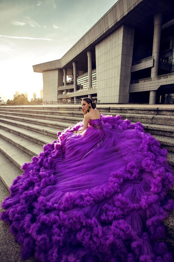 紫色拖尾婚纱礼服图片合辑