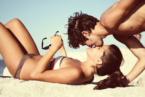 深情拥吻的唯美情侣图片:期望每天起床 就能看到你的脸(3)