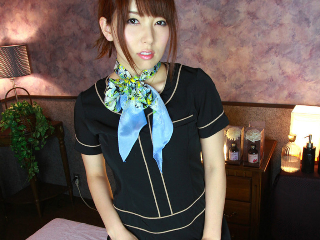 日本美女波多野结衣制服丝袜高清壁纸图片
