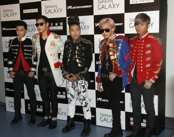 韩国男子组合Bigbang出席活动照