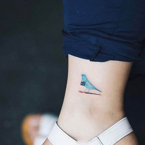 可爱小清新，脚踝处小鸟创意彩绘纹身