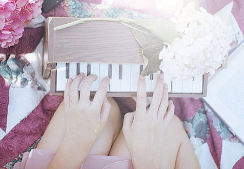 弹钢琴女生唯美图片(3)