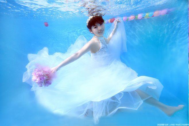 唯美水下婚纱摄影图片 爱上海水的静谧(2)