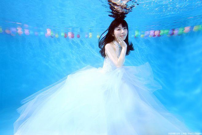 唯美水下婚纱摄影图片 爱上海水的静谧(6)