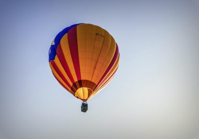 空中美丽的五颜六色热气球图片(4)