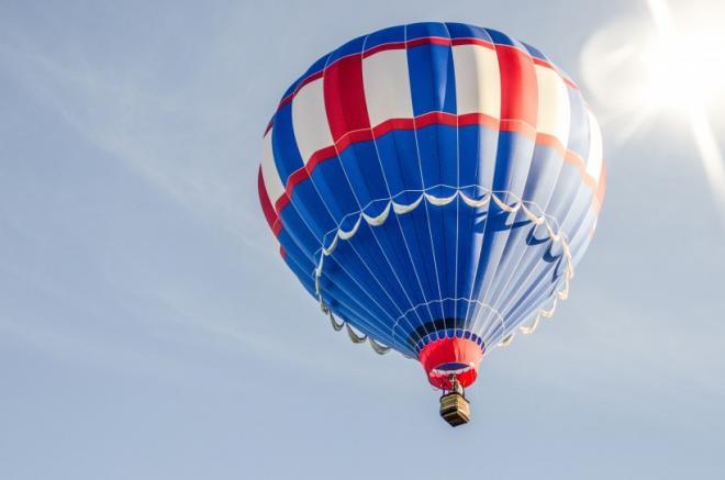 空中美丽的五颜六色热气球图片(6)