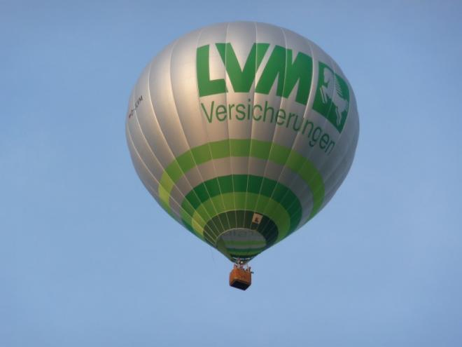 空中美丽的五颜六色热气球图片(11)