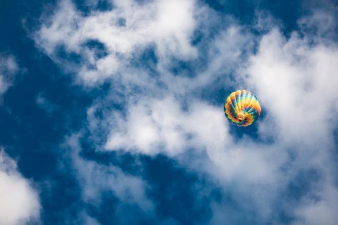 缓慢升空的热气球图片(10)