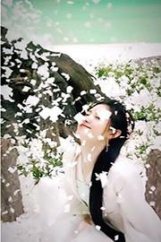 鞠婧祎白色长裙写真