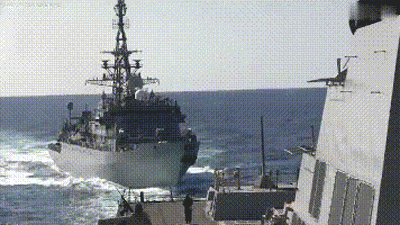 美俄军舰差点撞上gif动态图片(2)