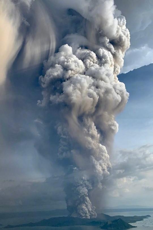 菲律宾火山喷发图片(2)