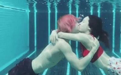 韩女星金泫雅与男友水下拥吻图片(2)