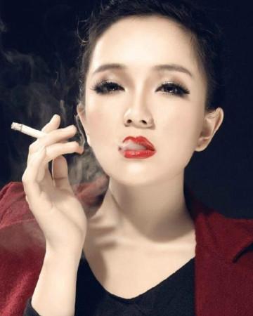 女人吸烟唯美图片(2)