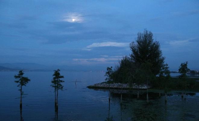 洱海夜景图片，在黑夜等黎明