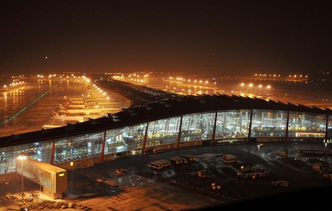 北京机场图片夜景，不理智的人却硬要世界适应自己