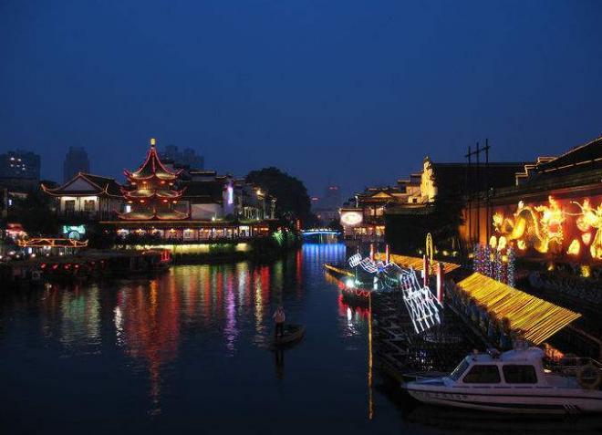 秦淮河夜景图片，是谁在吟红尘如烟