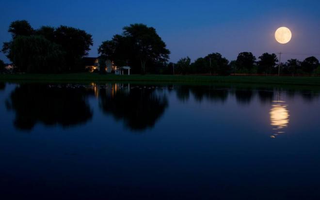 湖边夜景图片，把这个年纪能做好的事情尽力做好