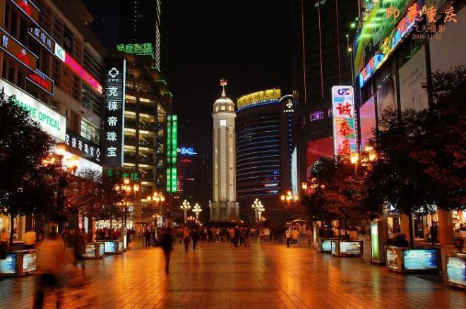 重庆解放碑夜景图片，很多时候，跟自己过不去的往往是自己