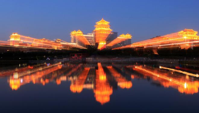 北京西站夜景图片，爱情是个好借口，让你接纳自己的软弱